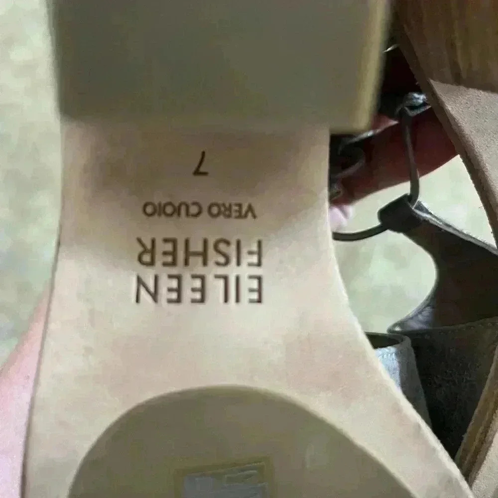 Eileen Fisher Size 7 Lou Gold Sandal Heel Strappy Metallic Peep Toe Stacked Heel - Picture 3 of 6